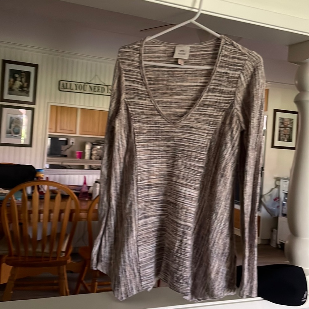 Lightweight sweater